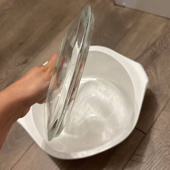 Libby’s 2 quart casserole dish with lid - Picture 4 of 7